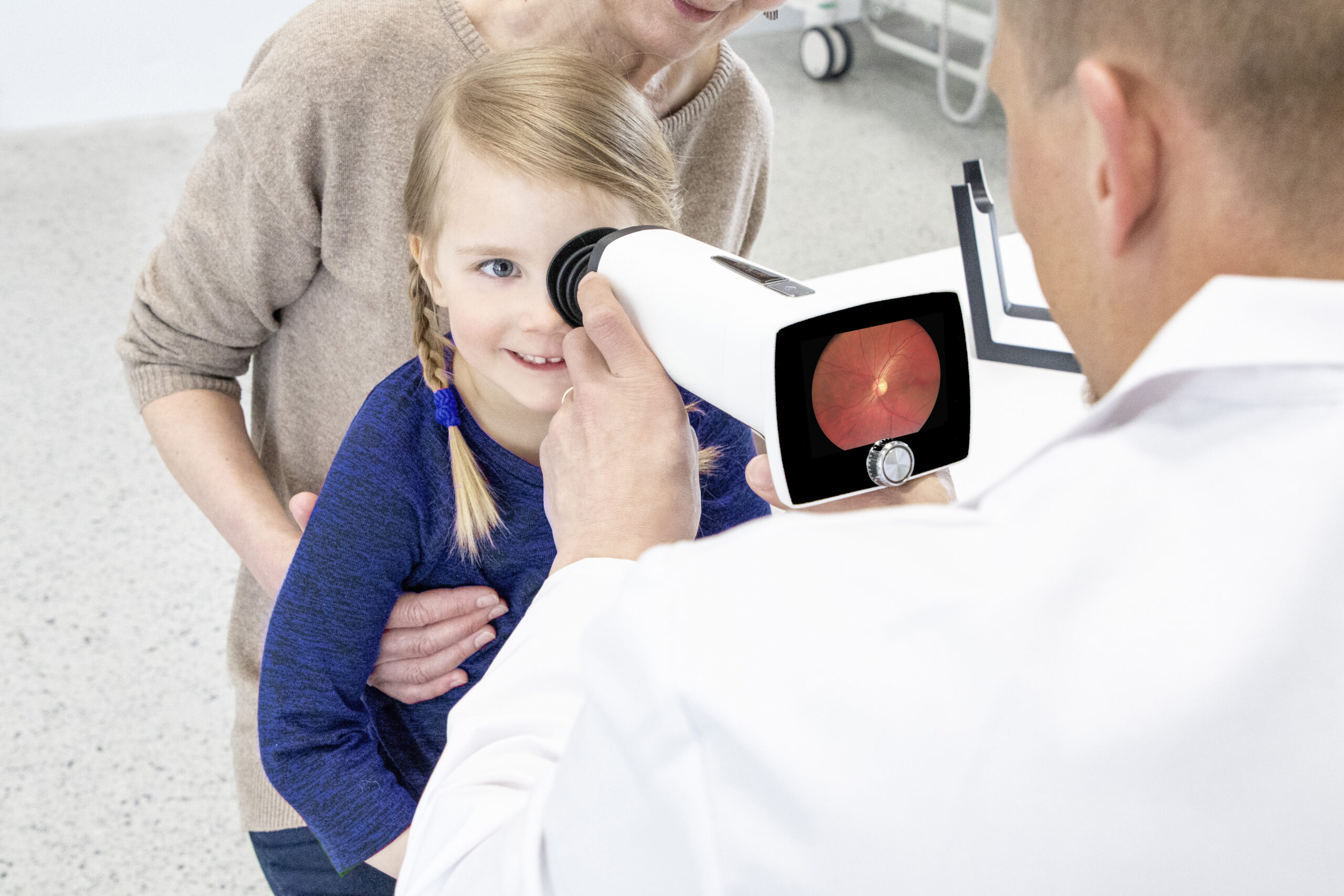 Children eye fundus imaging.